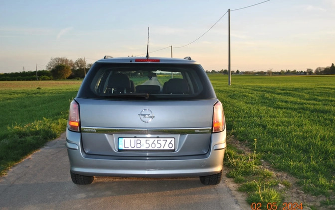 Opel Astra cena 9999 przebieg: 212272, rok produkcji 2006 z Iłża małe 301